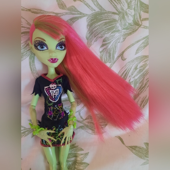 Monster High Doll - Venus Mcflytrap Ghoul Spirit - Picture 4 of 5